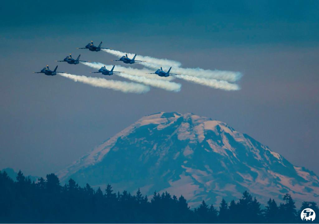 Captain Tom Frosch leads the Delta over Lake Washington this past weekend and calls "Smoke on!!!"

📷: David Rosen