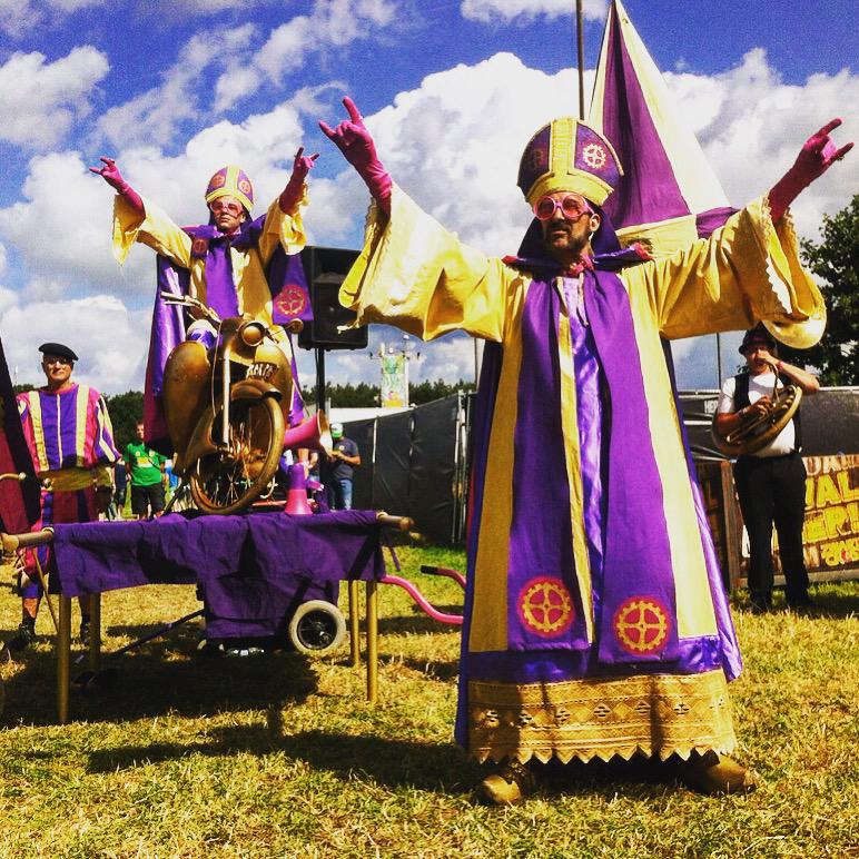 Hydra theater tweet media