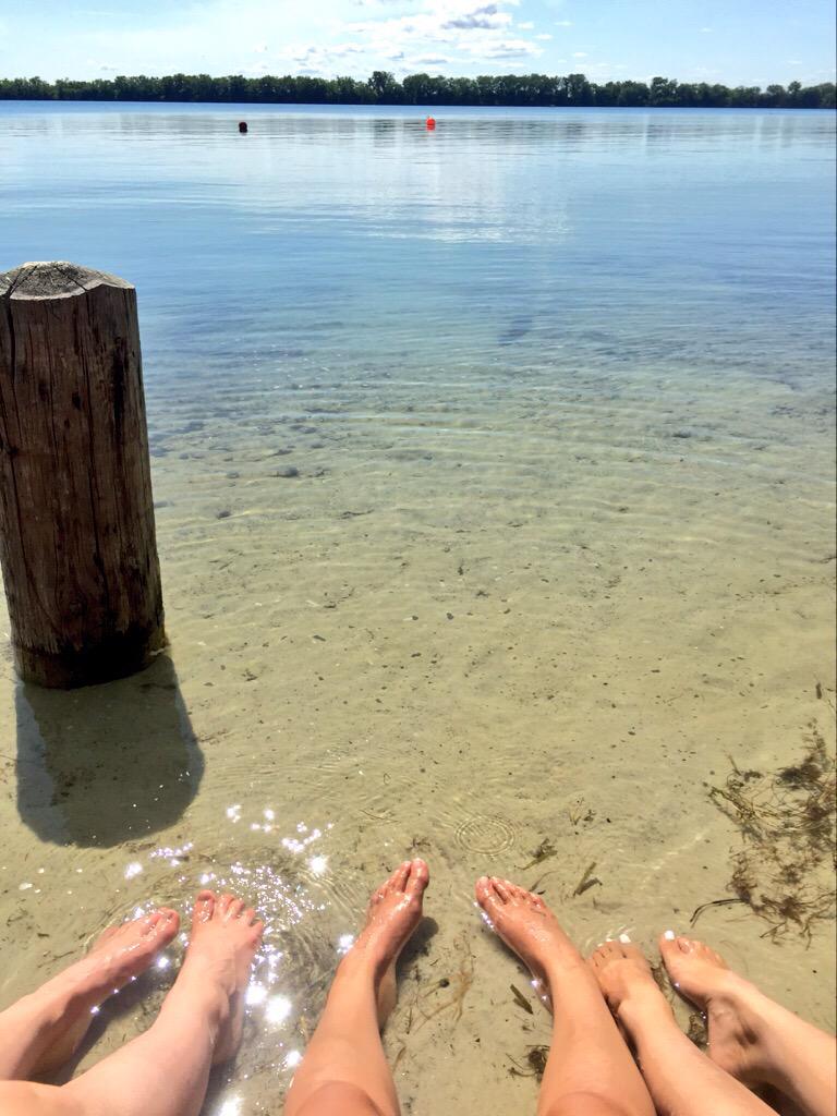 dankolm's tweet photo. Beach day w the gfs 💕 http://t.co/xRptsWiYgE