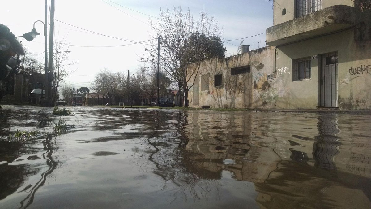 Tava2003's tweet photo. #infobae #ElMapaDelAgua Rindon de Milberg esta Tarde de #inundacion e #Inundaciones en #buenosaires http://t.co/52G74R6t5x