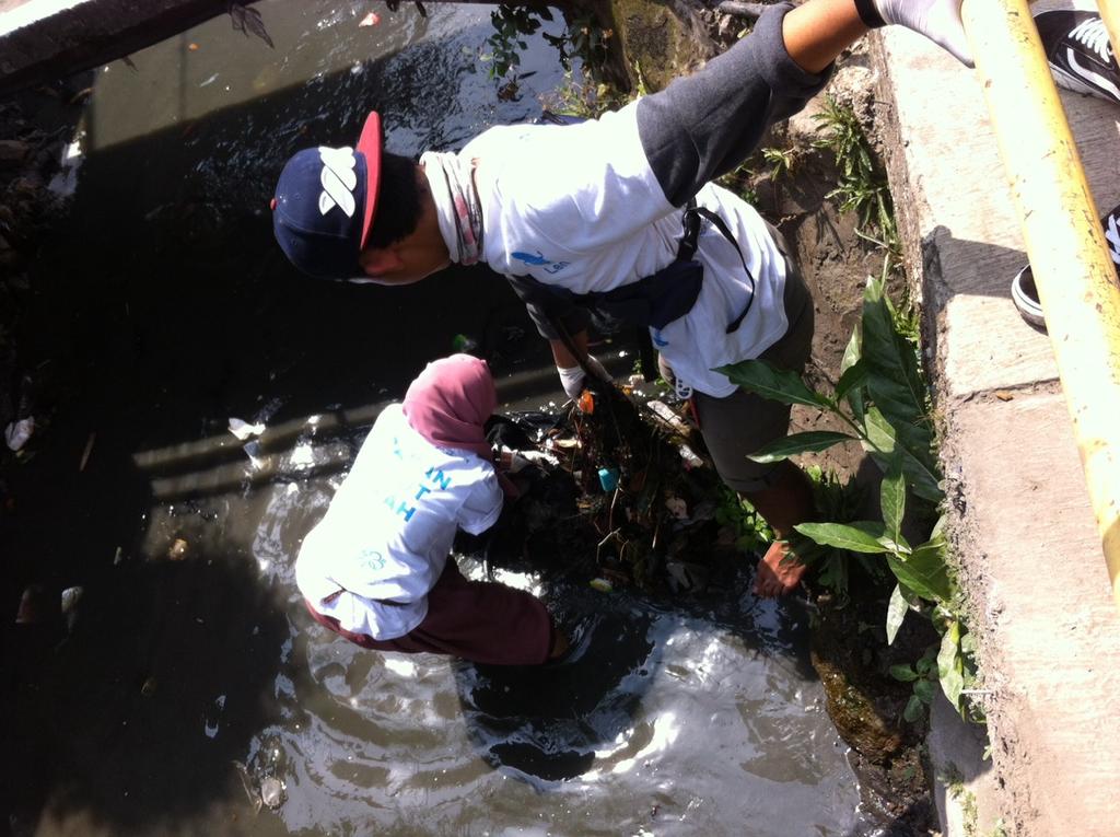 ernasechaa's tweet photo. Berani kotor ituuuu baik! Yuk merapat yuuk.. Seseruan #GerakanWalunganSehat :D http://t.co/wMH4yrtMcW