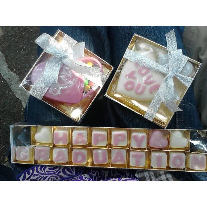 NurAsmalah's tweet photo. Yang mau pesen coklat buat hadiah wisuda atau custom ke aku bisa yaaaa, minat pm ;) http://t.co/zBe5OlLSWR