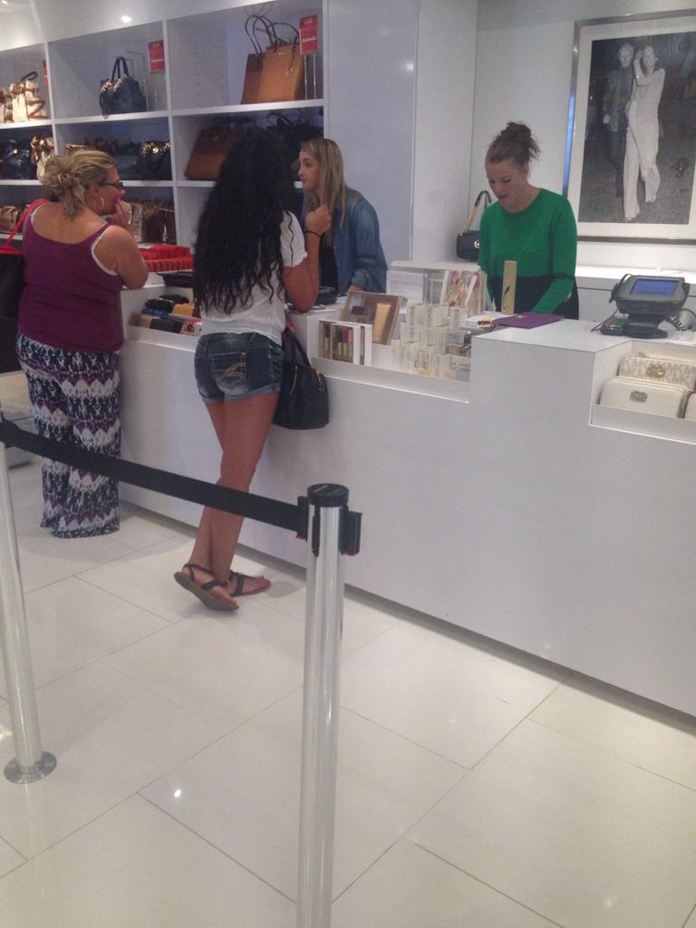 TotalGabMove08's tweet photo. When Michael Kors is having a sale #TotalGabMove #RTifyouwoulddothesame http://t.co/sDaPv1qpF9