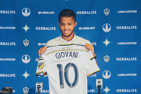 .<a href="/OficialGio/">Giovani Dos Santos</a> makes his <a href="/LAGalaxy/">LA Galaxy</a> debut tonight in the #CCL. #LAvCFC, 10pm ET on Fox Sports 2: soc.cr/QAWOS