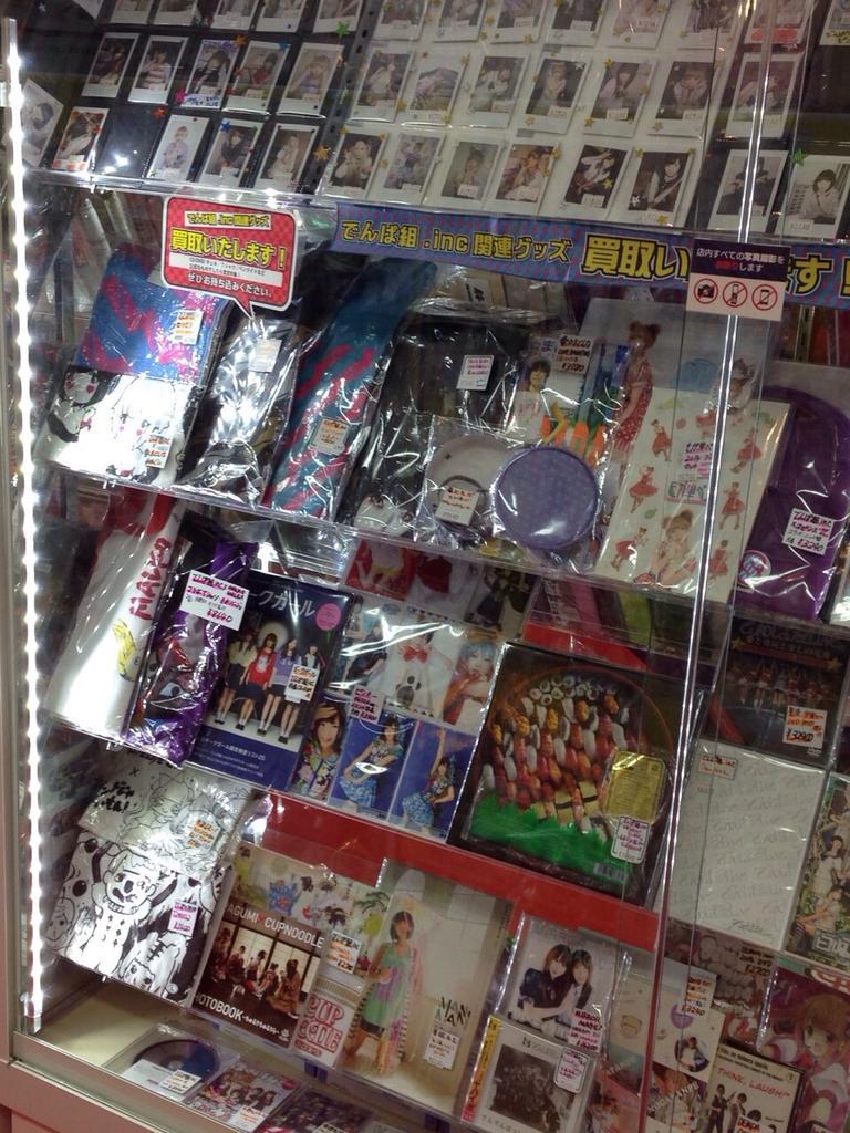 Trio原宿2号店 a他 ｔｒｉｏ原宿店近日open 只今秋葉原は2店舗 ラジオ会館店はスタダ系全般を徹底展開と でんぱ組 Inc 乃木坂 ベルハ ベビレ関連ｸﾞｯｽﾞ 一部のｱｲﾄﾞﾙﾕﾆｯﾄに特化して展開中です 画像はラジオ会館店です Http T Co 5ribc4swme