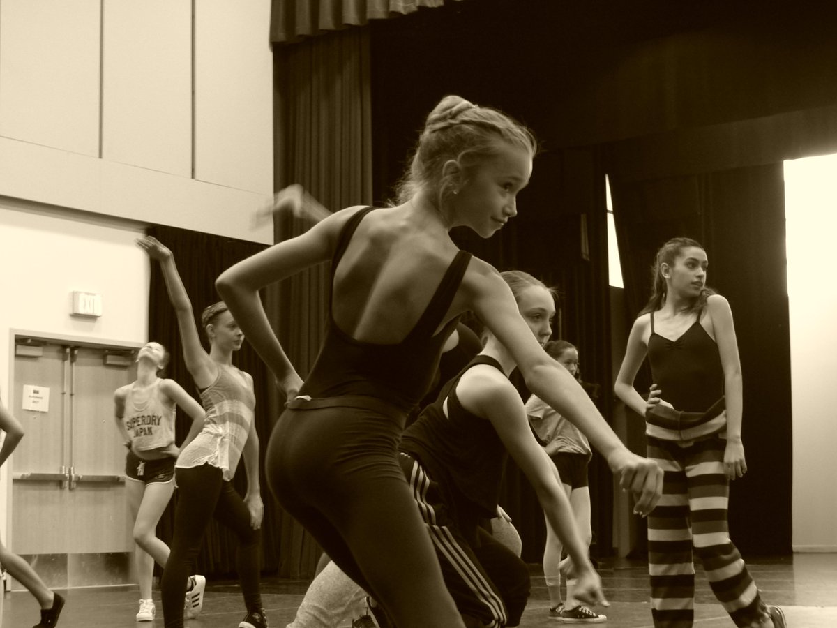 ballet_painter's tweet photo. @KoltunBallet @BostonUniversity #moderdance @marlena_hewitt http://t.co/TT5ITMYBQA