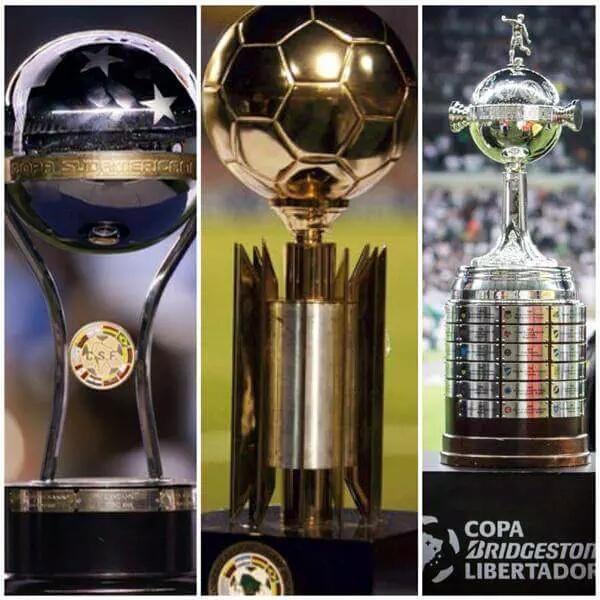 RiverPlateAR's tweet photo. 3 Veces Tricampeón Local. 
Triple Corona Internacional. 
2 Récords Inigualables. http://t.co/F2fXJ2s9W8