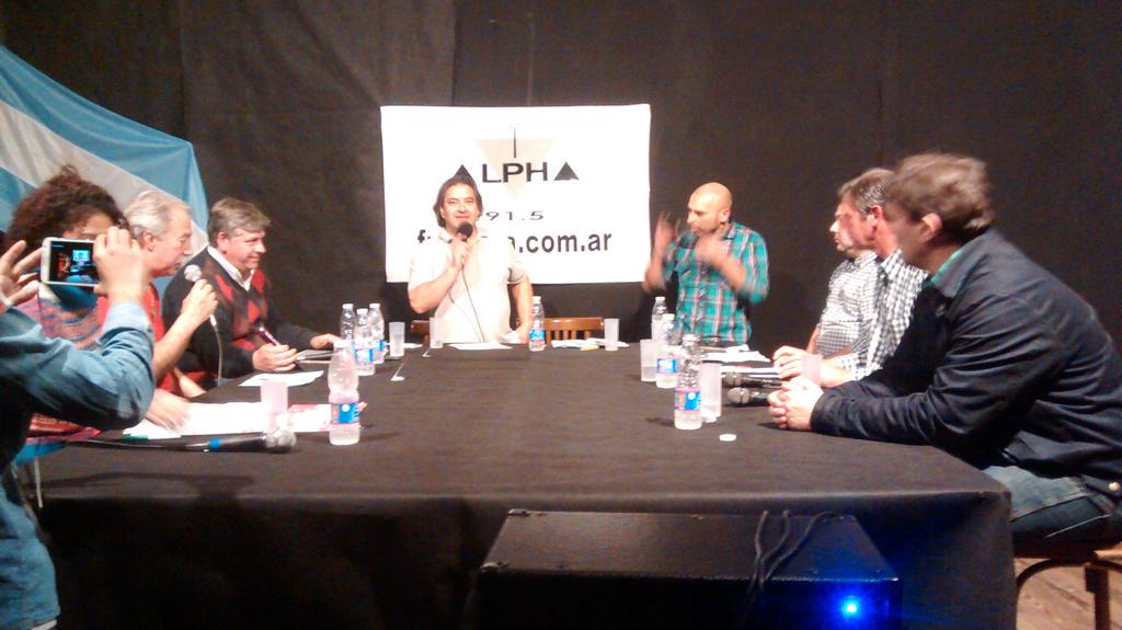 JorgeKQDahn's tweet photo. #Ahora Debate de Precand. a Intendentes De Las Flores en FMAlpha91.5 @danielscioli @AARLIA @PSFBA @PsFnacional http://t.co/uiS3MzRZTS