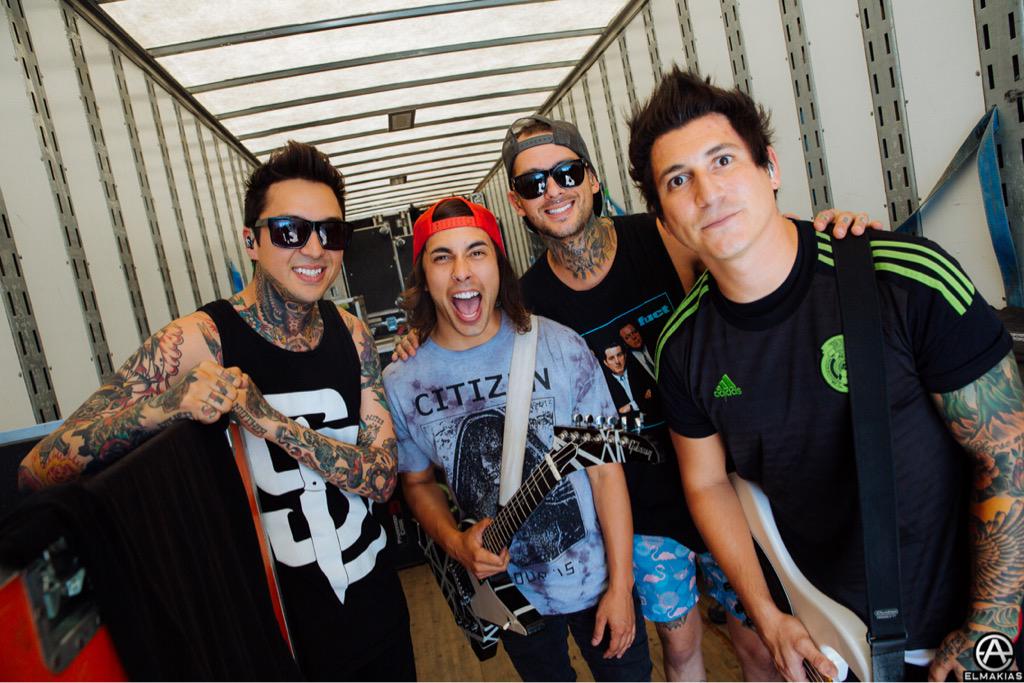 piercetheveil's tweet image. Reunited with our boy @Tony_Turtle yesterday @VansWarpedTour San Diego, and boy has he been missed! 📷 @Elmakias.