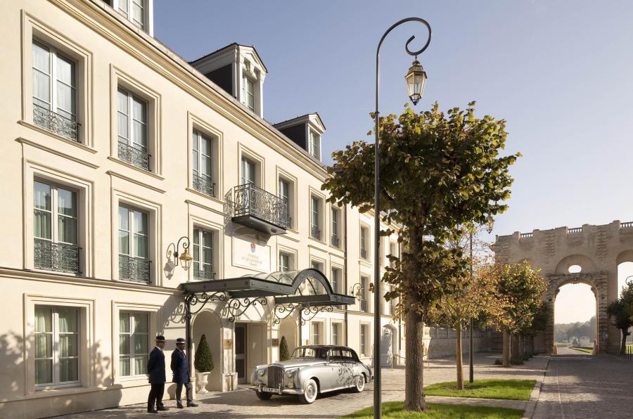 BabymoonAdvice's tweet photo. Surround yourself with glamour as you arrive at @RelaisChateaux @AJDPChantilly http://t.co/9wreodWRiu #MakeAnEntrance http://t.co/XrEOzadVLs