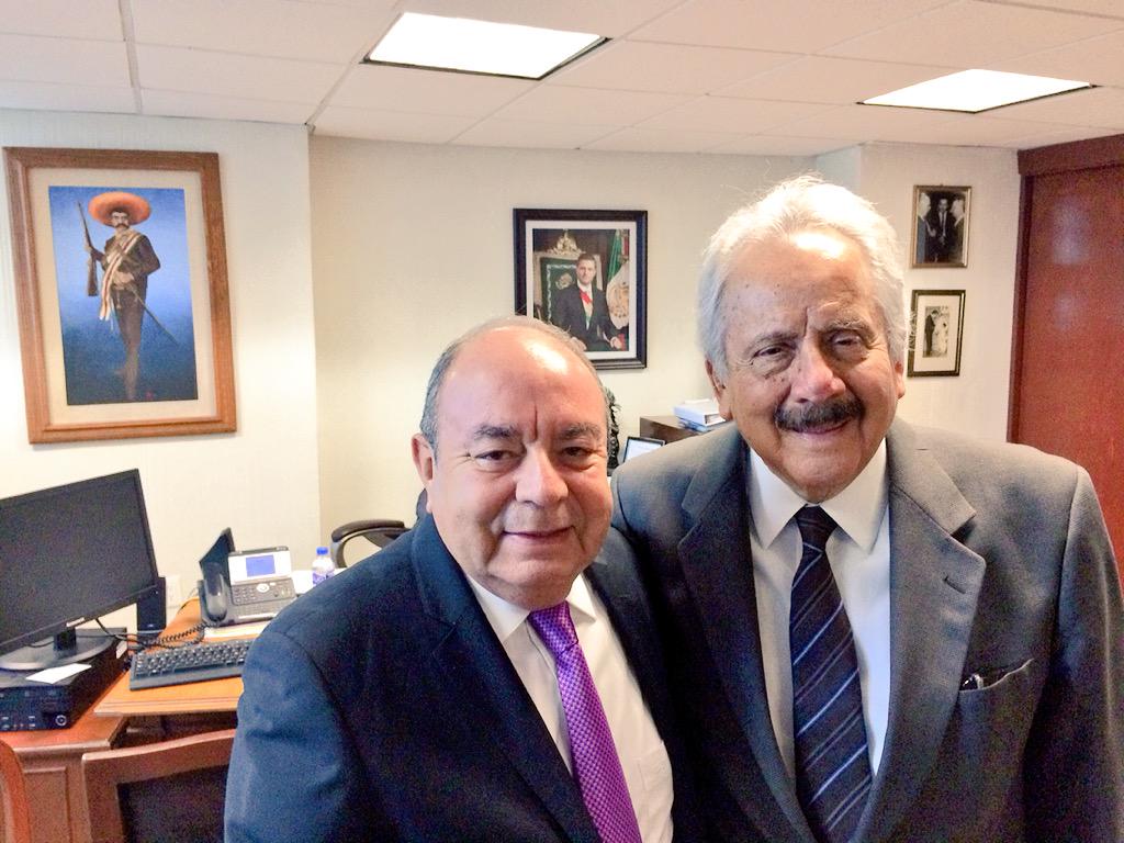 eglez_anguiano's tweet photo. Don Augusto Gómez @Augusto_GV Servidor público quien dedica su vida a #México @CNC_CEN https://t.co/0UQSqE41nj http://t.co/Z8bqHY0Qbc