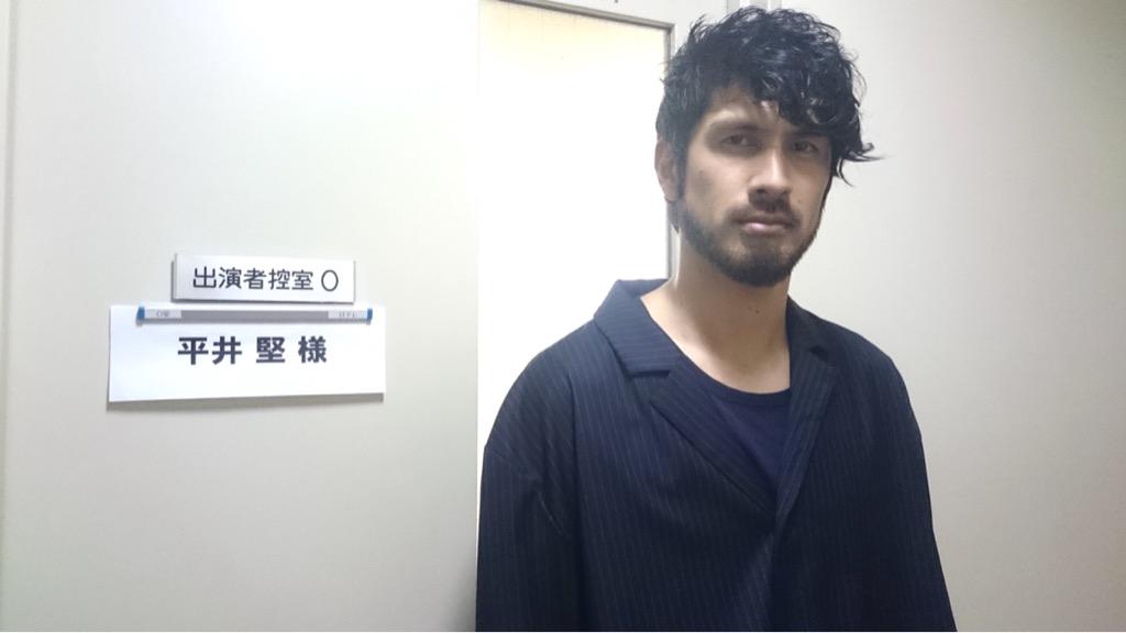 アリオラジャパン 平井堅 今夜24 30 日本テレビ バズリズム おしゃべリズムに出演 君の鼓動は君にしか鳴らせない のパフォーマンス そしてバカリズムさんマギーさんとのトークをお楽しみに Http T Co Svx2puu933 Http T Co