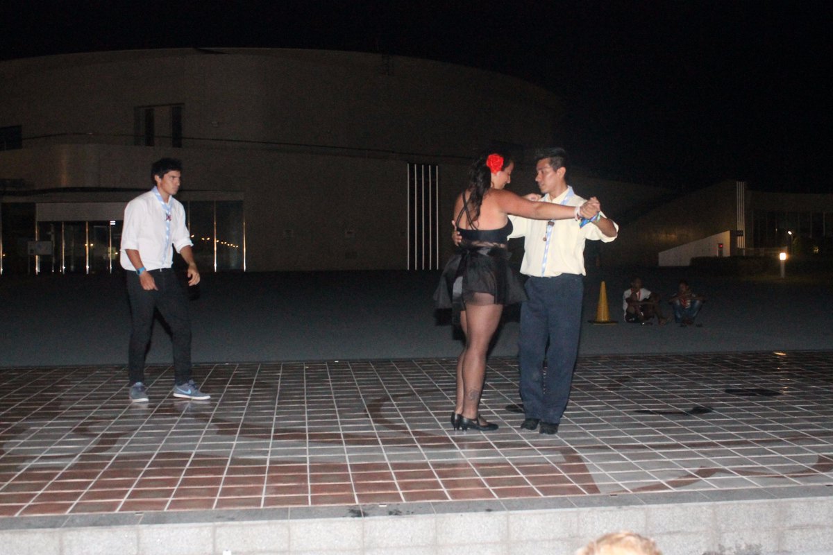 WSJ2015live5's tweet photo. demostracion de tango #wsj2015 http://t.co/hHeXhpeoSZ