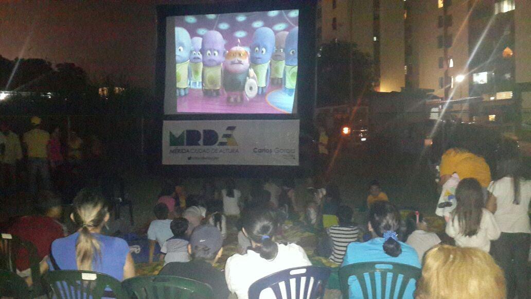 Así estuvo hoy nuestro Cine de Calle en las Américas. Cientos de pequeños disfrutaron de un espacio de esparcimiento!