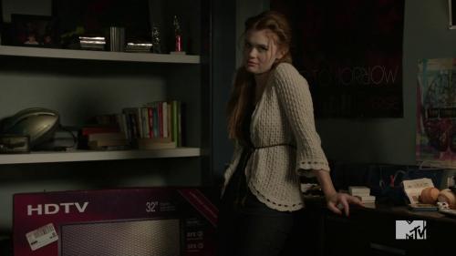 JennyTheHunter's tweet image. Jen grumbled as she moved around her study, looking for a missing book. "This'll keep me up all night."