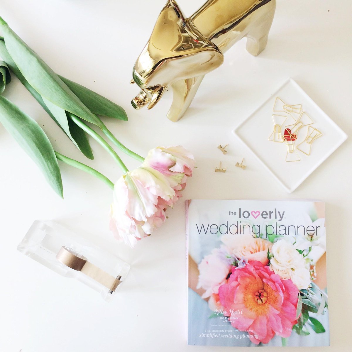 leilaklewis's tweet photo. We can't get over the new @loverly book by @kellee! It's a must-have (& gorg!!) #soloverly #weddingpr #beinspiredpr http://t.co/UNE1p80Kra