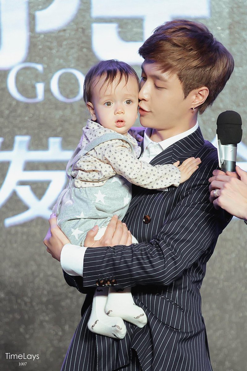 Yixing_Fanbase's tweet photo. 【HQ】150804 #LAY #레이 #장이씽 #exo ♥
http://t.co/tUuztpTmNi
http://t.co/sFEX3IR65W
http://t.co/oKYNSlkM0D
Cr. TimeLays1007 http://t.co/hJXcgmx9DQ