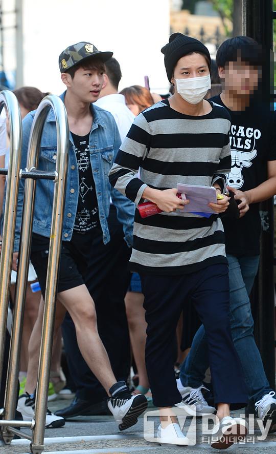 SHINeeWorldPH_'s tweet photo. RT @sfinee {PICS} 150807 SHINee - KBS Music Bank (24 News Pictures, 300 LQ) http://t.co/A5kxjRKZmy #SHINee
http://t.co/1fCLRqvAMg