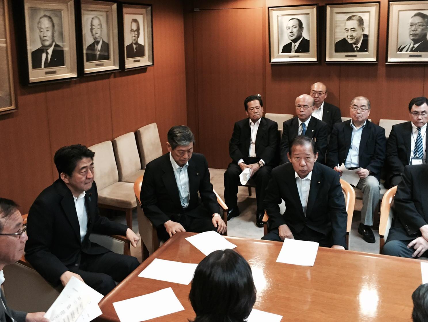 山本一太 on Twitter "前回の 自民党役員会 は党本部の総裁室で行われた。参院で 平和安全法制 の