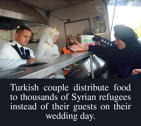 DrBilalPhilips's tweet photo. Turkish couple distribute food to thousands of Syrian refugees instead of their guests on their wedding day. http://t.co/wvkMdLZoz8