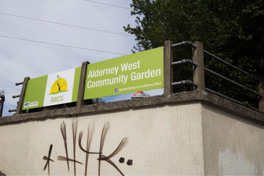 DesignShackUK's tweet image. Great to work with Food for a Change &amp;amp; @PooleHousing they are doing fantastic work in the community at Alderney West