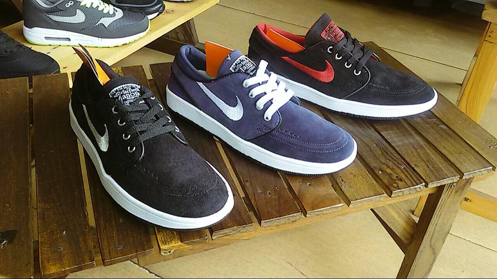 LadeBackk_k's tweet photo. ini adalah salah satu model yang cukup digemari dari dulu
Nike Stefan Janoski Black | Navy
size 40 - 44 , #Suede http://t.co/gzwUvauivZ