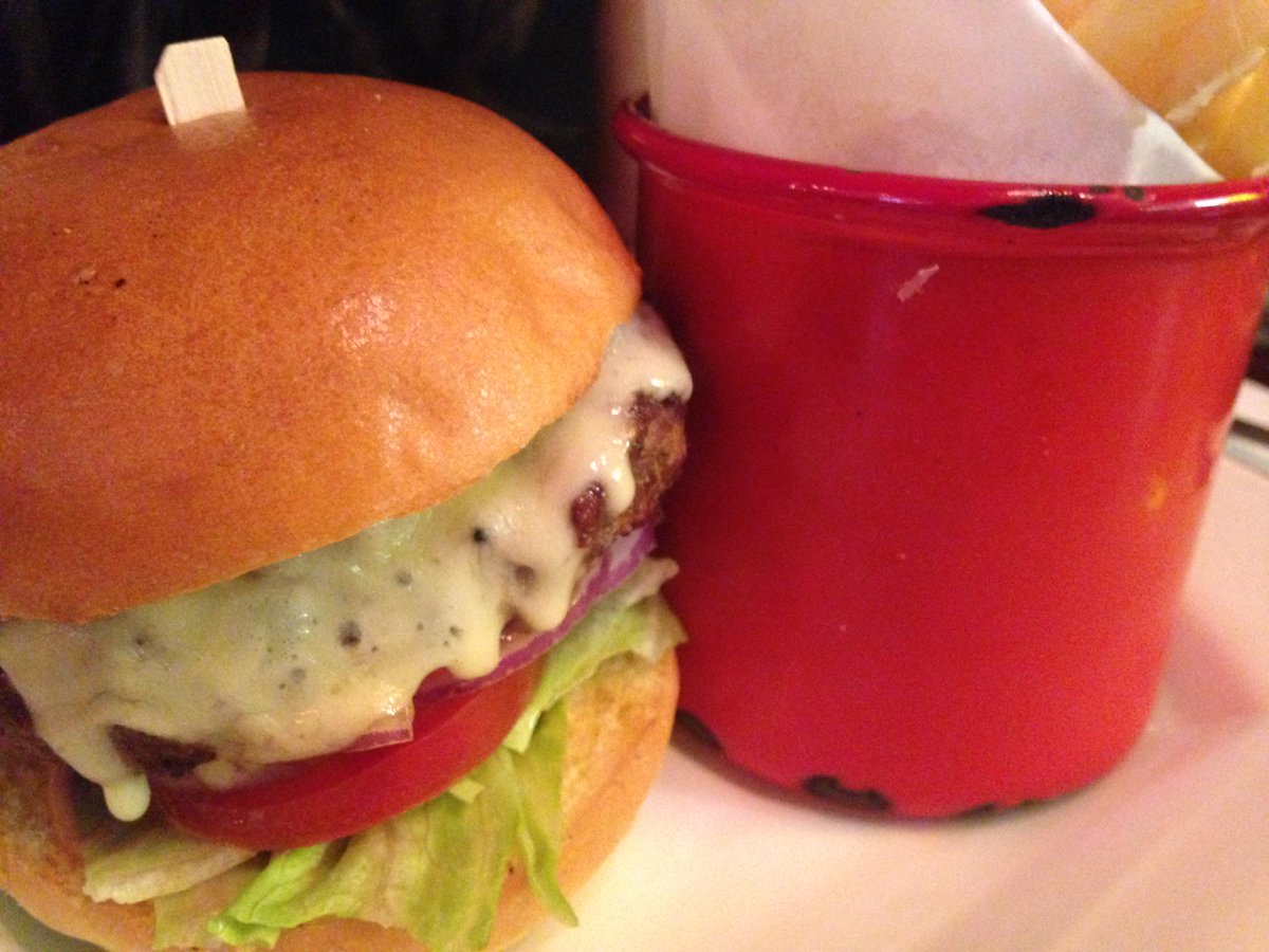SOUTHERNELEVEN's tweet photo. Its Friday #BBQ lovers, what better way bring in the weekend than @SOUTHERNELEVEN #BBQ #BEER #BEATS #MCR http://t.co/jjQpprUY0g