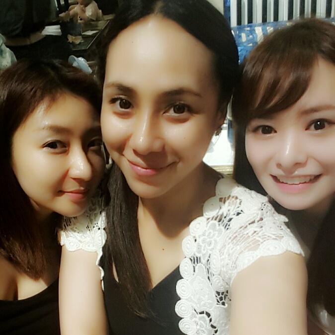 10년지기들~ 원경언니랑 민주~
우리민주 시집간다네~ 이제 나만 남았당ㅜㅜ
내님은 어디에 있낭~~^^