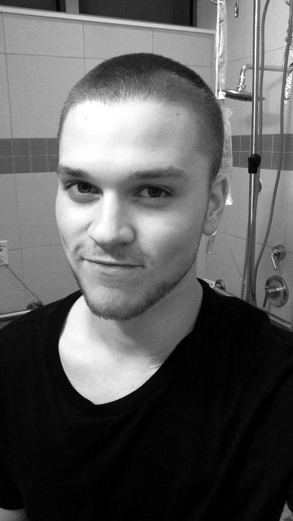 ian_childs's tweet photo. I'm actually slaying the chemo hair in case you were wondering. βοΈβοΈ #IANvincible http://t.co/Y79b5XWTgr