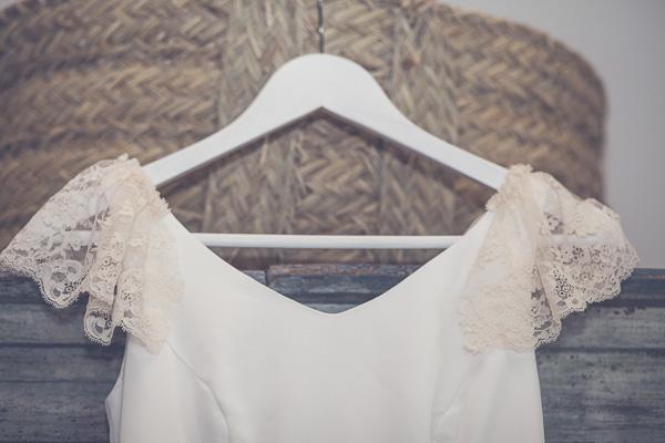 Porque los pequeños detalles son lo más importante.
 Vestido <a href="/latuapelle/">La Tua Pelle Costura</a>
#elenabaufotografia #bodas #novia