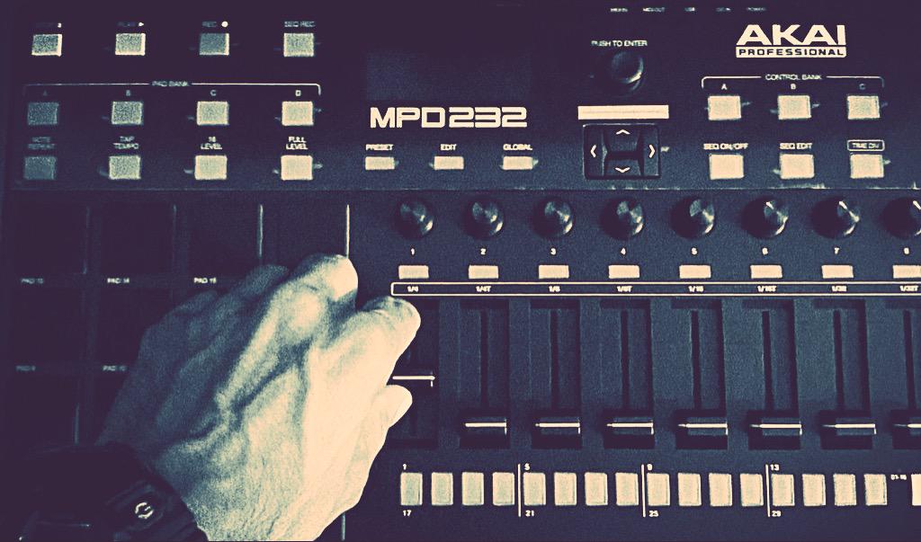 ninaroyalmusic's tweet photo. New toys...new beats...new direction #NinaRoyal #AB4F @ulovewendyb @MickeyDetoxxx @camerononymous http://t.co/H4KgVAB4fb