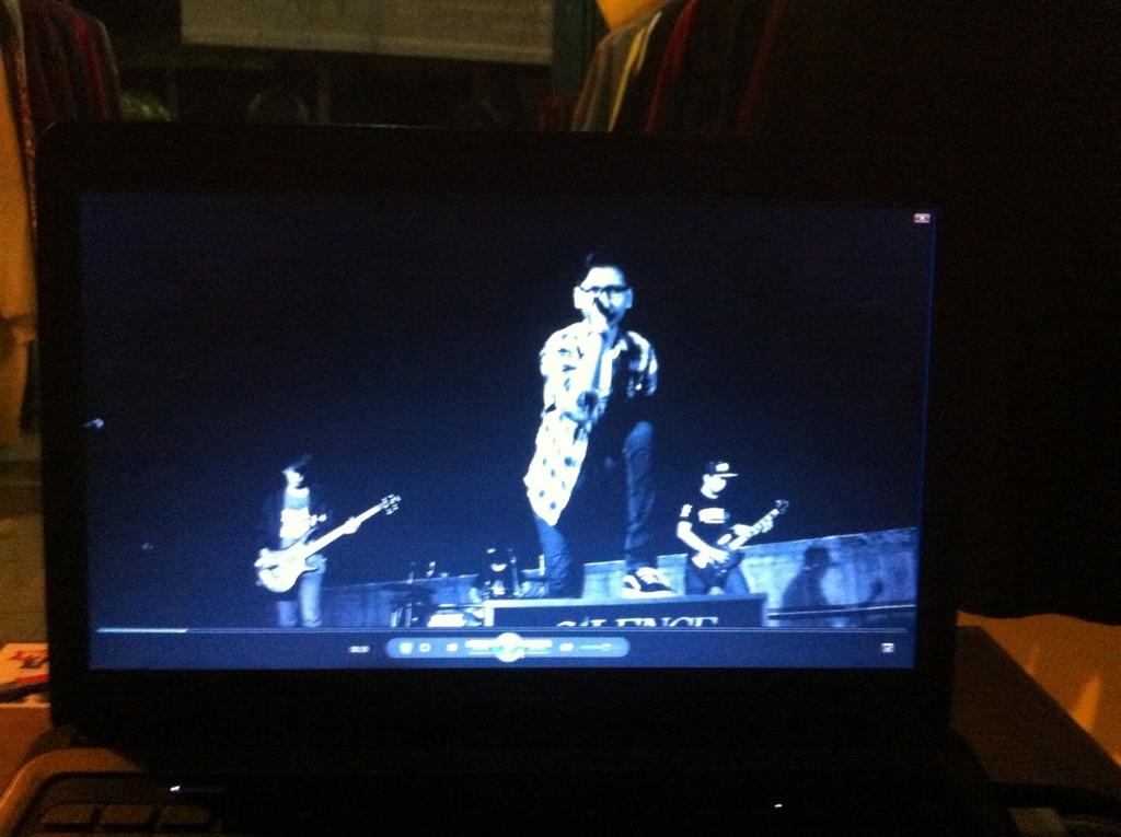 Sory buat semua kawan2 yg lama menanti Videoclip "Darah terakhir" belum keluar2, sabar yh lagi tahap editing oceh \m/