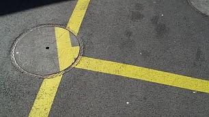 repubblica's tweet photo. Quel piccolo dettaglio che disturba: l'incubo degli amanti della perfezione http://t.co/T3aI4m13hq http://t.co/yfG5nZJFvC