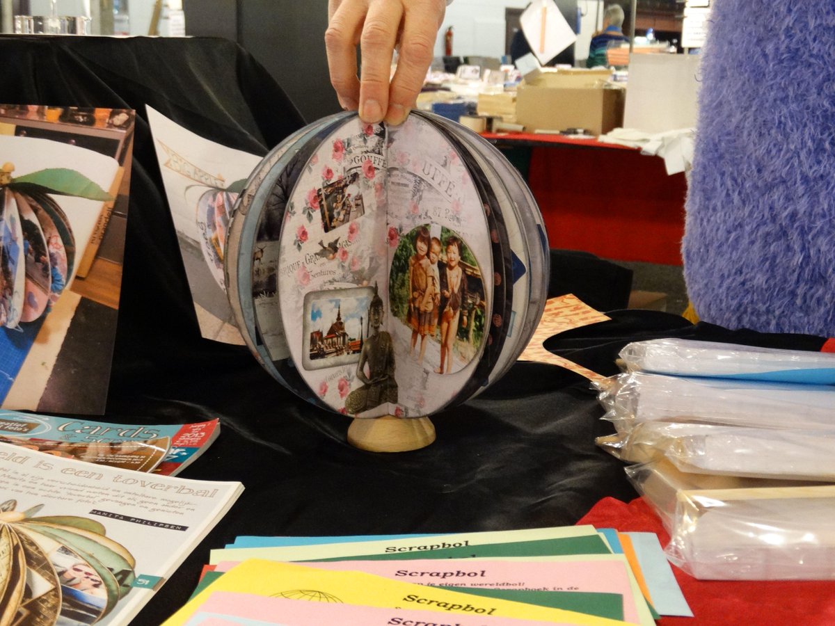 #boekbol Scrap eens een wereldbol! Wat het is? Kom naar de Creabeurs in Den Bosch op 27/28/29 aug, standnr. B183.
