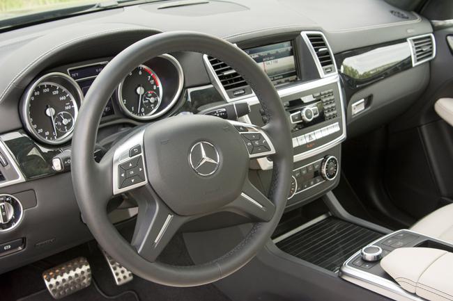 car_4_play's tweet photo. Высокотехнологичный люксовый кроссовер #Mercedes-Benz #ML400 2015 http://t.co/njXo7kKImu Цена: от 3 650 000 руб http://t.co/wsN3FtVdg0
