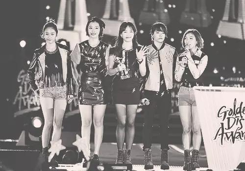soojungifs's tweet photo. Bye f(5) 😢 you will be missed. Sadly you guys couldn't have a concert as 5. Thank u for the memories http://t.co/FnCQ9tKVmX