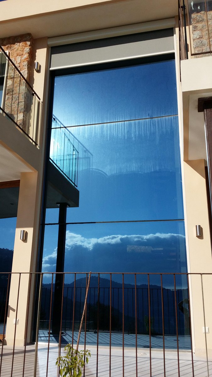 roselloehijos's tweet photo. Instalación #fixscreen. ¿El #Sol es un #problema? Nosotros tenemos tu #solución. http://t.co/SRzKd7sodK