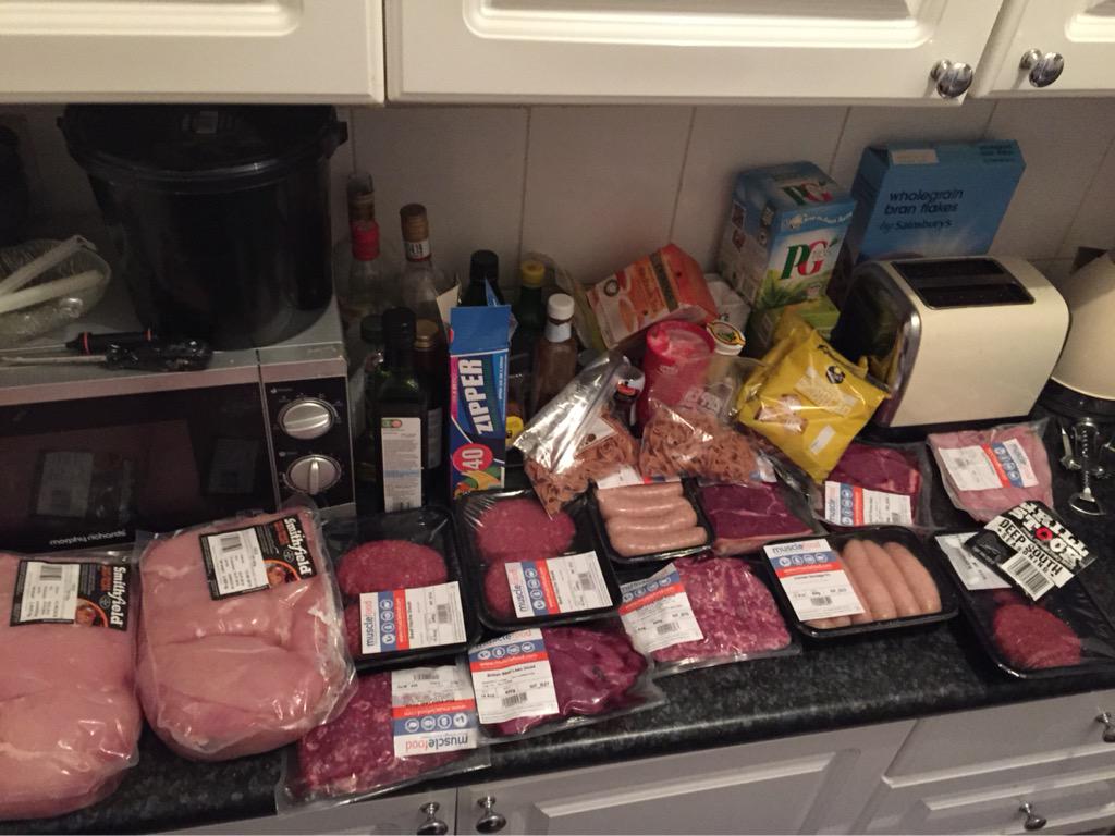 raceto100kgs's tweet photo. @MuscleFoodUK @proteincard been a good two days #TweetYourMeat #unboxinggains http://t.co/Aie5wuHHuS