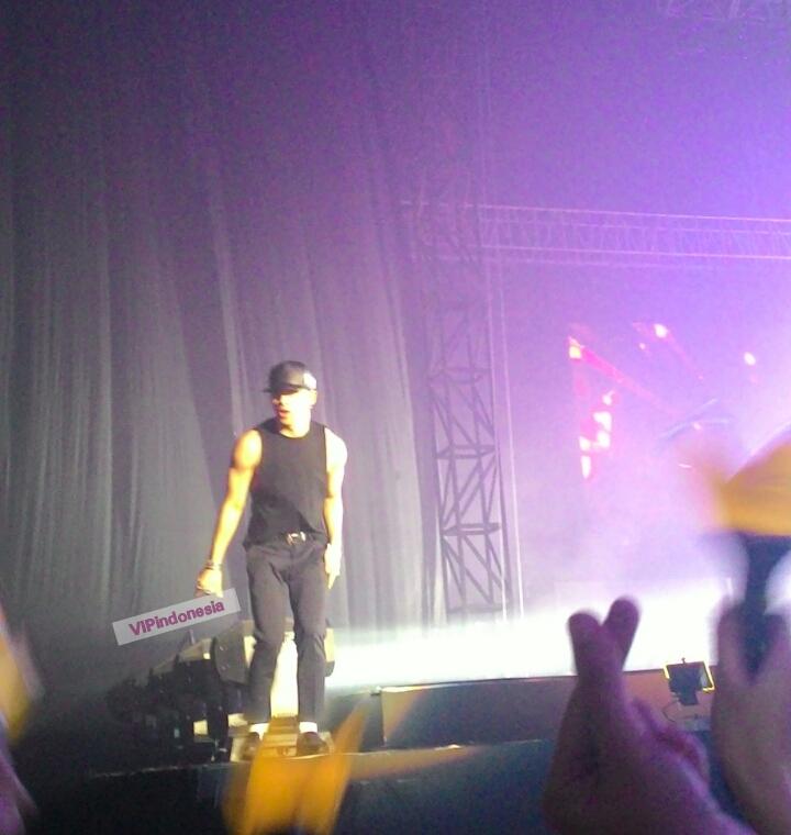 VIPindonesia's tweet photo. 150801 #MADETOURINA #MADEinJKT #SEUNGRI #TAEYANG #GD #GRI 😝😝 http://t.co/ZOf9Bl4eAp