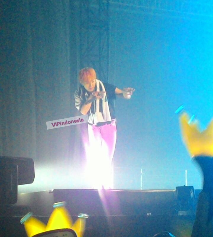 VIPindonesia's tweet photo. 150801 #MADETOURINA #MADEinJKT #SEUNGRI #TAEYANG #GD #GRI 😝😝 http://t.co/ZOf9Bl4eAp
