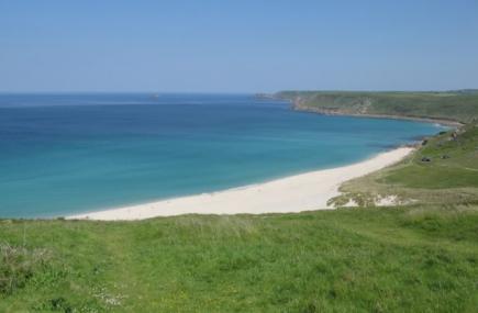 Watch + share: Breathtaking shots of hidden gem Whitsand Bay in South East #Cornwall youtu.be/QNGFlE0-RY4