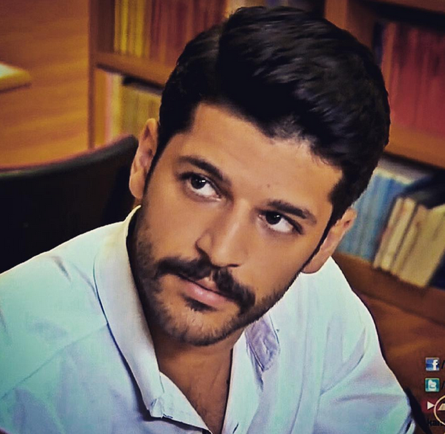 EmreKvllcm's tweet photo. #geçensene #lastyear #selim #elifdizisi @elifdizisi @sctv_ @kanal7 on instagram http://t.co/T75m1nOVjJ