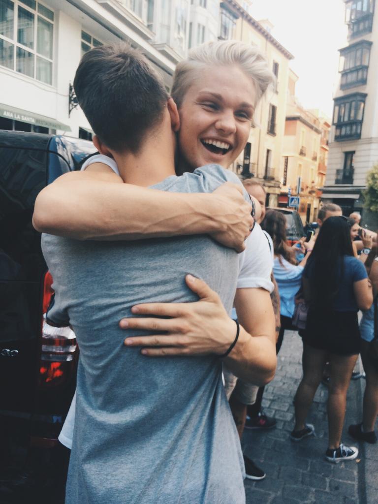 charlienakayama's tweet image. Ayudarme a que se vuelva a hacer realidad por favor #CCMELovers @CocaCola_es