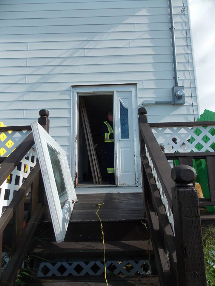 Airyellit's tweet photo. From this to that..... #homerenovations #fixingitup #NLoldhomes http://t.co/9honxswJ8x