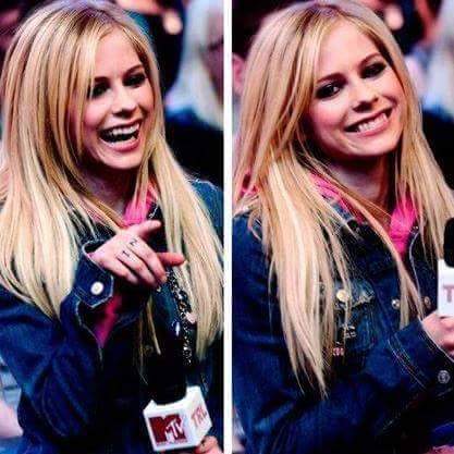 HuggingAvril's tweet image. Guys she is slaying me 😍 @AvrilLavigne