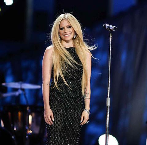 HuggingAvril's tweet image. Awww❤ Avril you are so cutee ❤ @AvrilLavigne