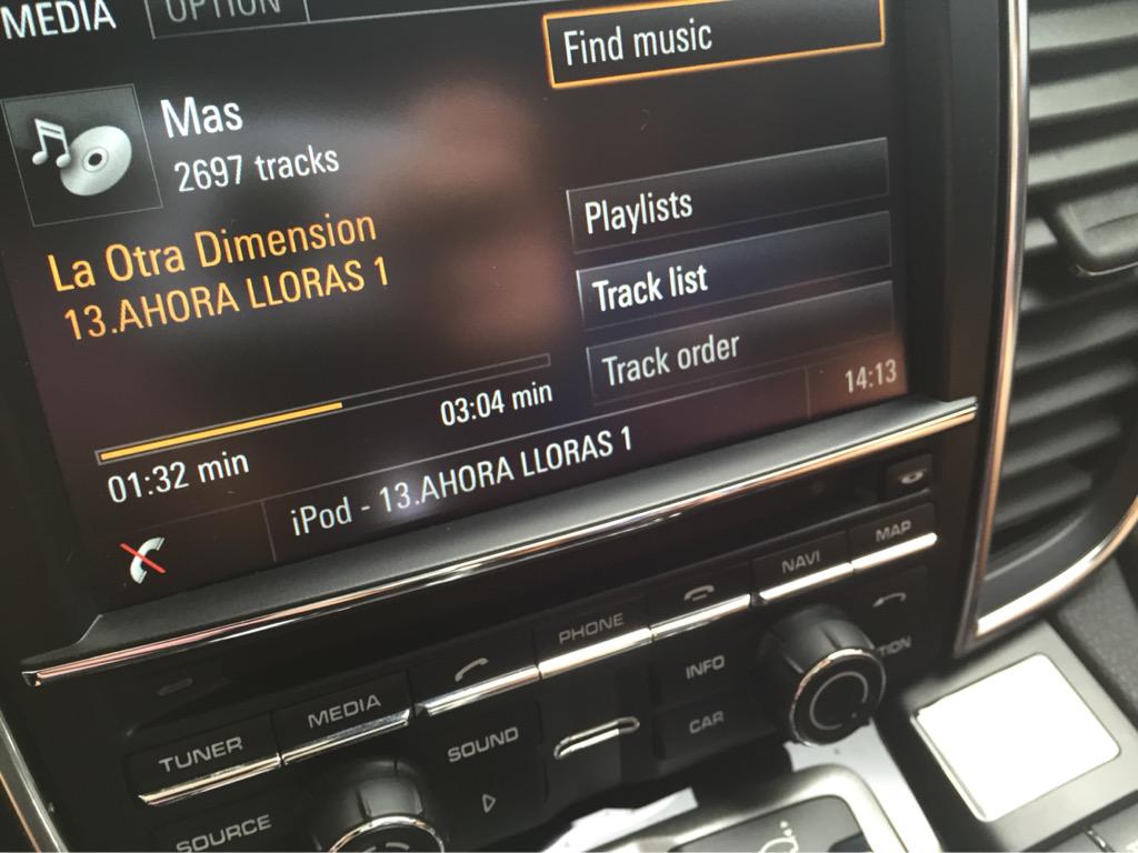 Hoy nos vamos a casa escuchando al terrible grupo de cumbia <a href="/LODOFICIAL/">la otra dimension</a> , pasan los años y cada día mejor 👏🏻👏🏻👏🏻👏🏻