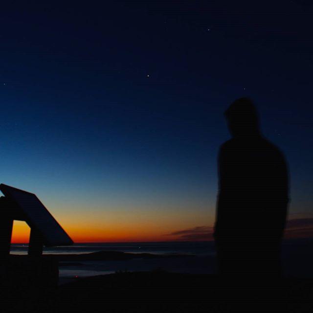 ItsTCone's tweet image. They say the night is darkest just before the dawn. Orion photobomb #acadia #sunrise #silh… ift.tt/1PamDdm