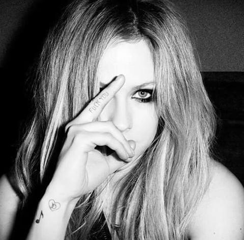 HuggingAvril's tweet image. My new icon is my fav. She is so stunning👌❤ @AvrilLavigne