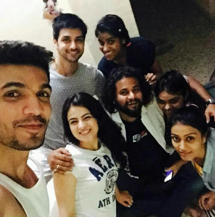 Rohitkeshari10's tweet photo. So beautiful #ClickSelfie @Thearjunbijlani with @radhikamadan01 @shaktiarora & #MATSH All enjoying fun & masti.! http://t.co/MwEiczlXfy